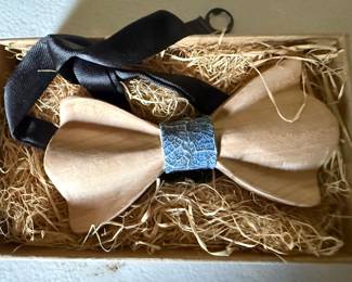 WOOD BOWTIE