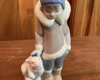LLADRO ~ ESKIMO BOY WITH PET