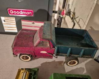 VINTAGE TONKA DUMP TRUCK