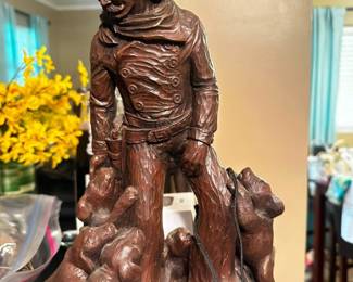 Largo statues 