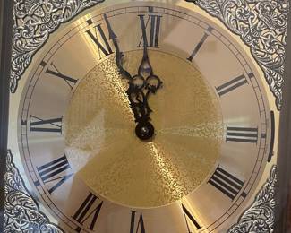 Howard Miller Grandfather Clock 20,5" x 12,5" x 78" $200