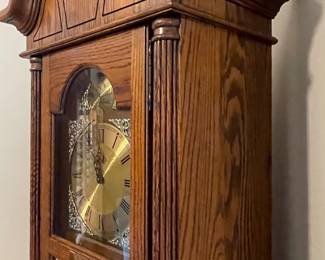 Howard Miller Grandfather Clock 20,5" x 12,5" x 78" $200