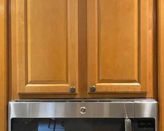 Cabinet above microwave 30"x 27,5" x 13" +2" crownmolding