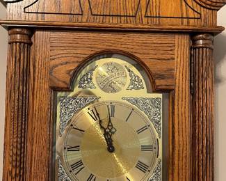Howard Miller Grandfather Clock 20,5" x 12,5" x 78" $200