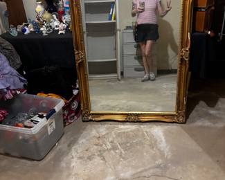 Large gilded mirror makes you look skinny!🤣
