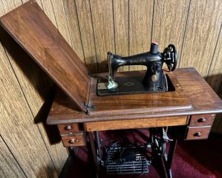 1952 Singer Sewing Machine 