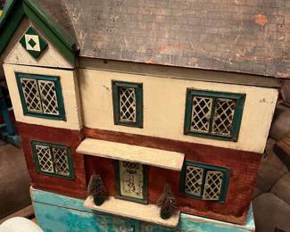 Antique doll houses