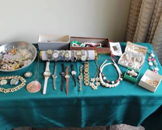 Watches / Brooches 