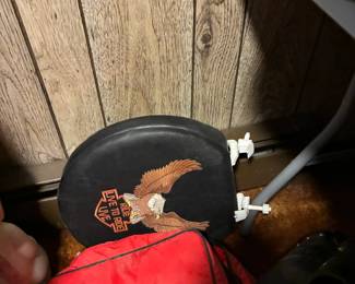 HD toilet seat