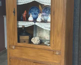 vintage Art Deco/Depression-era display cabinet or china cabinet,