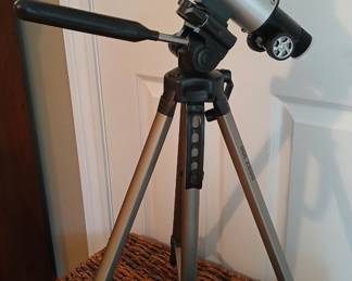 Meade Infinity 70AZ refractor telescope, a popular beginner astronomy