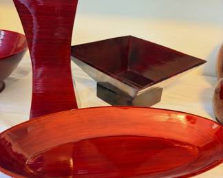 Red lacquer spun bamboo decorative vase and plate