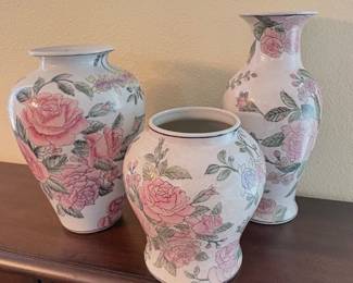 Toyo Macau Famille Rose porcelain vases