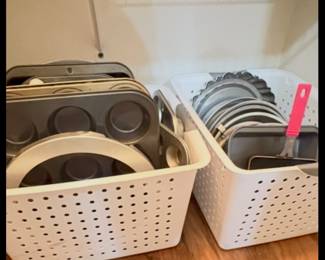 Muffin and cake pans