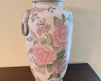 Toyo Macau Famille Rose porcelain vase
