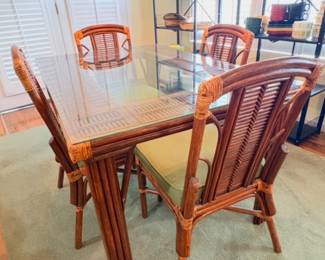 Wicker and rattan dining set -Glass top /4 Chairs