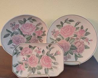 Toyo Macau Famille Rose porcelain bowls and platters
