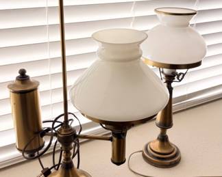 Vintage Underwriters' Laboratories, Inc Portable Milk glass Lamp Desk Student Lamp