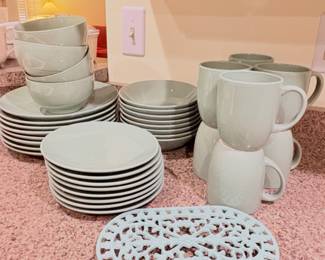 4 piece place serving of 8- stoneware