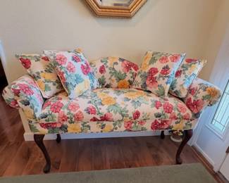 Queen Anne Style Sette Bench
