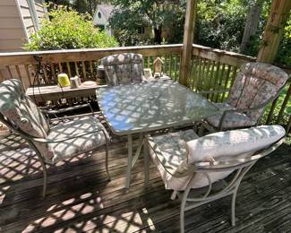Patio set with 4 chairs and cushions 