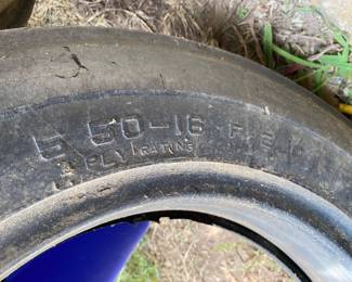 5.50-16 4 ply rating bias-ply pneumatic tires are purpose-built for small-to-medium utility or vintage farm tractors