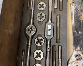 tap and die set