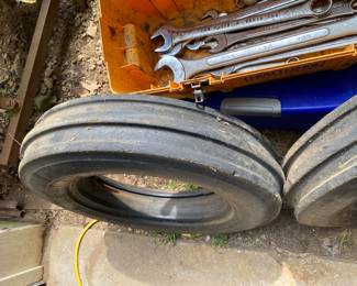 5.50-16 4 ply rating bias-ply pneumatic tires are purpose-built for small-to-medium utility or vintage farm tractors