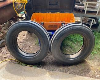 5.50-16 4 ply rating bias-ply pneumatic tires are purpose-built for small-to-medium utility or vintage farm tractors