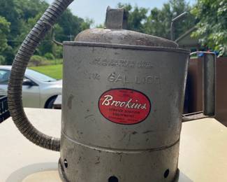 vintage Brookins Model 805 Service Station Oil Dispenser with a 1 1/4-gallon liquid capacity