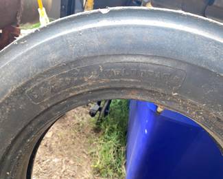 5.50-16 4 ply rating bias-ply pneumatic tires are purpose-built for small-to-medium utility or vintage farm tractors
