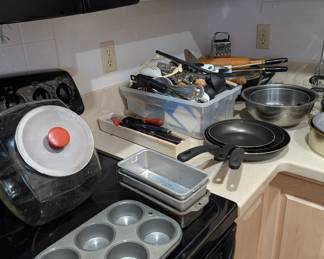 Kitchen Bakeware and Cookware