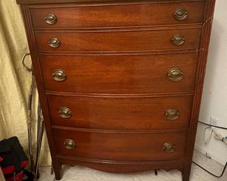 Beautiful full size wooden dresser. Vintage. Has matching side dresser.