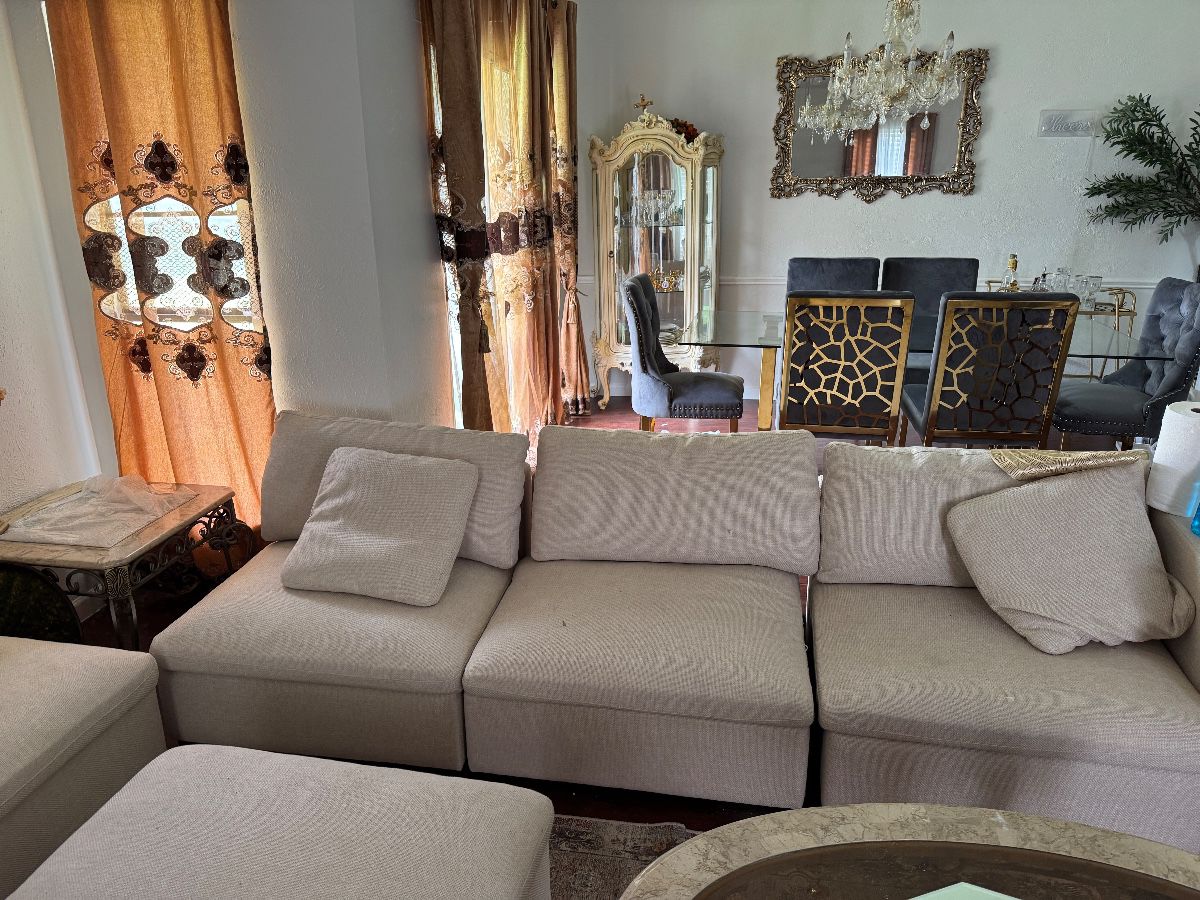 Cream Modular Sectional with 3 Ottomans – 9.5’ x 6.5’ Description: Beautiful cream modular sectional sofa with three matching ottomans. Comfortable, modern design that can be arranged in multiple configurations to fit your space. Dimensions: * Long side: 9.5 ft (114”) * Short side: 6.5 ft (78”) Includes: * Modular sectional * 3 matching ottomans Good condition. Smoke-free home. Perfect for a living room, family room, or media room.