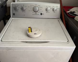 Kenmore Top-Load Washer – Works Great Kenmore top-load washing machine in good working condition.
