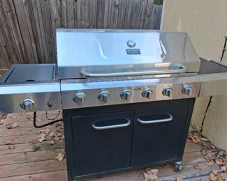 Very nice 7 burner newer grill