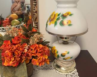 Vintage Bailey Co. Gone With the Wind glass Hurricane lamp