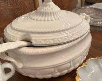 white soup tureen