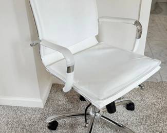 35 WhiteFauxLeatherSwivelOfficeChair