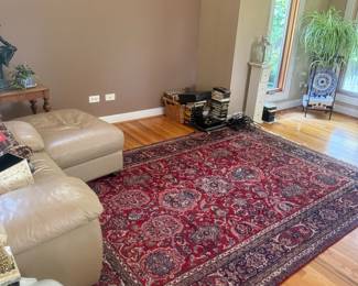 Quality woven area rug – perfect for living room or dining room.