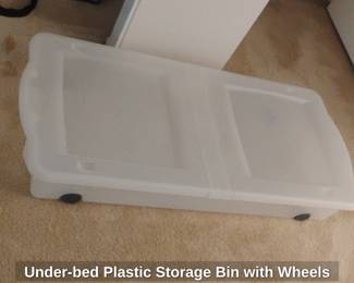 Underbed Plastic Storage Bin with Wheels