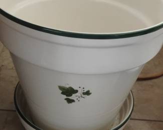 White Ceramic IvyMotif Planter with Saucer Corelle Callaway