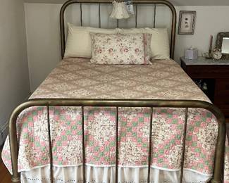 Antique Iron Bed (full)