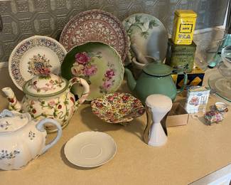 Tea pots and plates