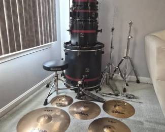 Gretsch Catalina Black Widow Drum Set, 7Ply Mahogany Shells