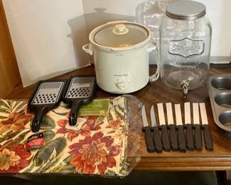 Kitchen Preparation and Serving Lot