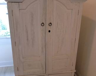 Clothes cabinet