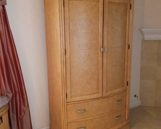Clothes closet , matching