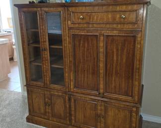 Entertainment cabinet