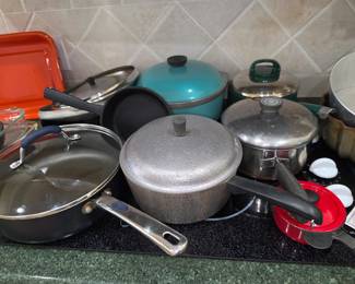 Assorted vintage cookware